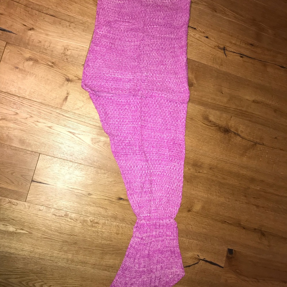 Magenta mermaid tail blanket